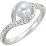 Picture of 14K Gold Freshwater Cultured Pearl & 1/8 CTW Diamond Ring