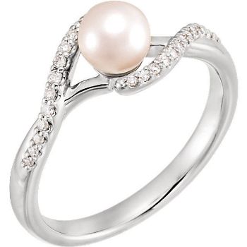 Picture of 14K Gold Freshwater Cultured Pearl & 1/10 CTW Diamond Ring