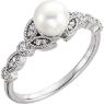 Picture of 14K Gold Freshwater Pearl & 1/8 CTW Diamond Leaf Ring