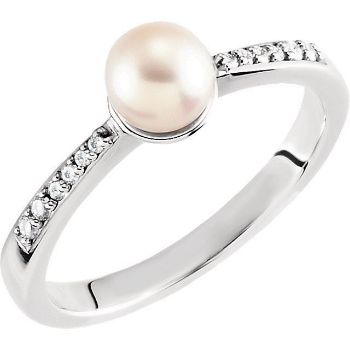 Picture of 14K Gold Freshwater Cultured Pearl & .07 CTW Diamond Ring