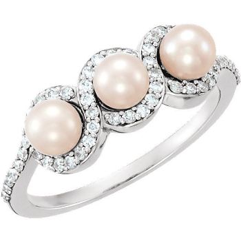 Picture of 14K Gold Freshwater Cultured Pearl & 1/4 CTW Diamond Ring