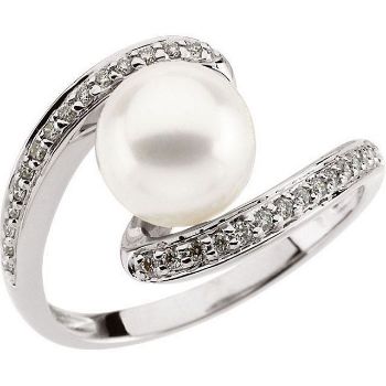 Picture of 14K Gold Freshwater Pearl & 1/6 CTW Diamond Ring